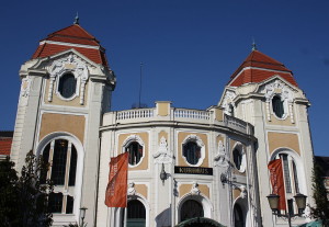 Das Kurhaus in Bad Neuenahr. Bildquelle: Reinhardhauke/wikimedia.org 