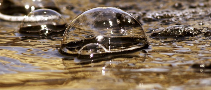 Ca. 200 Mineralquellen gibt es in der Vulkaneifel. Einige sind frei zugänglich. Hier kann man frisches Quellwasser kostenlos genießen.