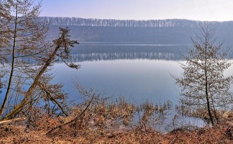 Das Pulvermaar bei Gillenfeld. Foto: Herbert Peck